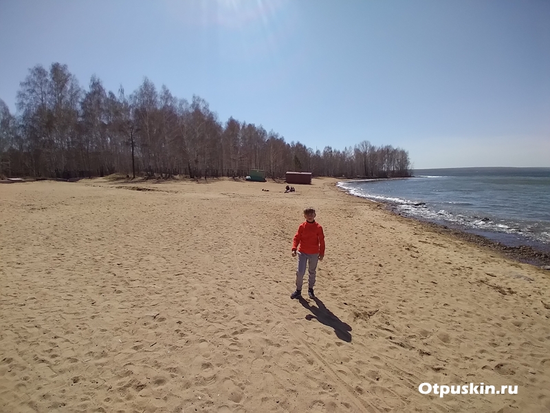 Большой песчаный пляж на озере Увильды рядом сдачным поселком как проехать